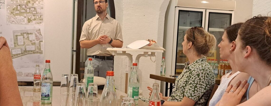 Vorstand Korbinian Nuber spricht vor den Stadträten